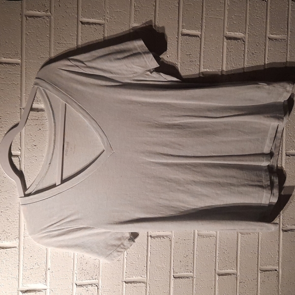 Old Navy V-Neck Tee - Picture 1 of 5